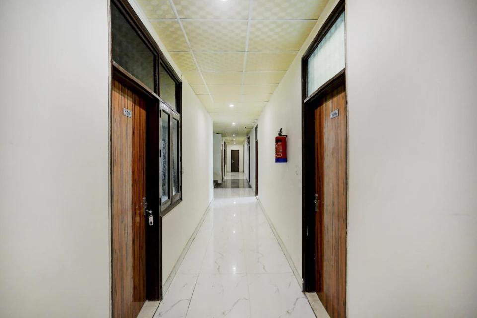 Hotel Park Plaza Noida Exterior photo